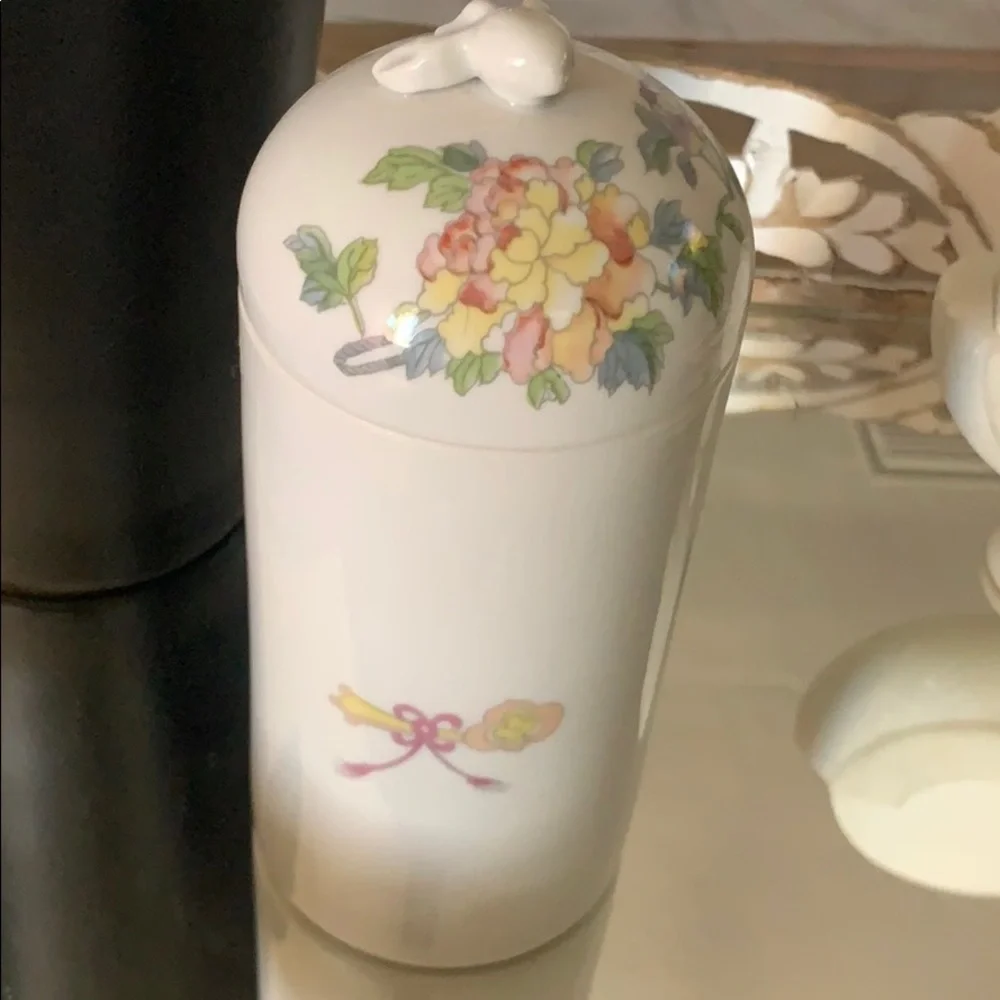 Elizabeth Arden vintage vanity jar